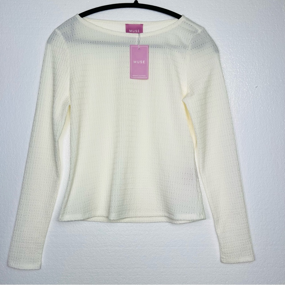 Muse white top long sleeve size XS NWT